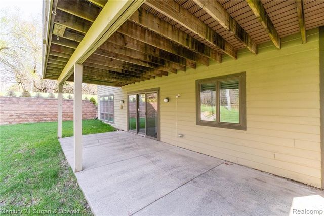1083 N Livernois Road, Rochester Hills, MI 48306