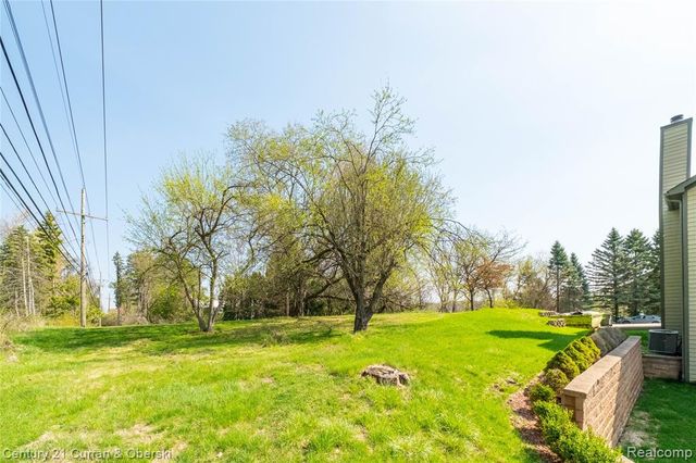 1083 N Livernois Road, Rochester Hills, MI 48306