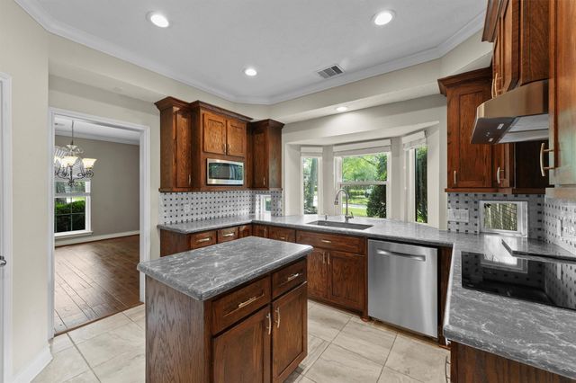 2023 Forest Garden Drive, Kingwood, TX 77345