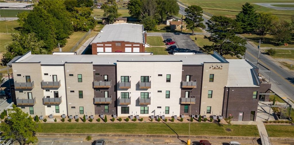 726 E Emma Avenue 101, Springdale, AR 72764