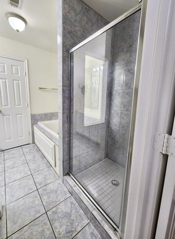 11899 Algonquin Drive 5, Houston, TX 77089