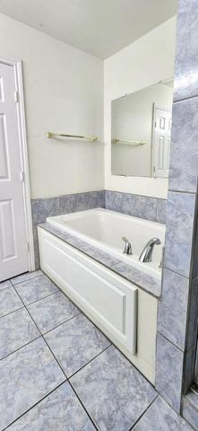 11899 Algonquin Drive 5, Houston, TX 77089