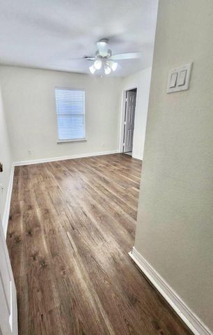 11899 Algonquin Drive 5, Houston, TX 77089