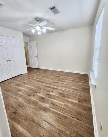 11899 Algonquin Drive 5, Houston, TX 77089