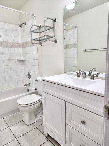 11899 Algonquin Drive 5, Houston, TX 77089