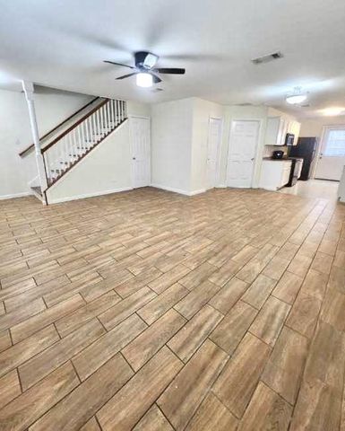 11899 Algonquin Drive 5, Houston, TX 77089