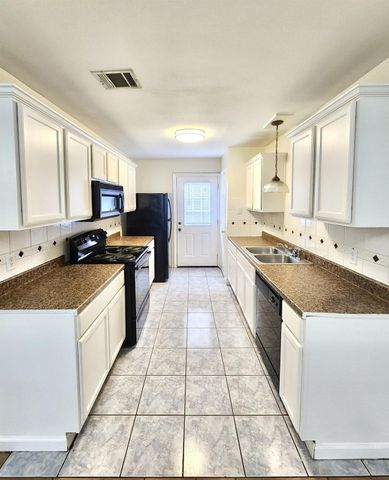 11899 Algonquin Drive 5, Houston, TX 77089