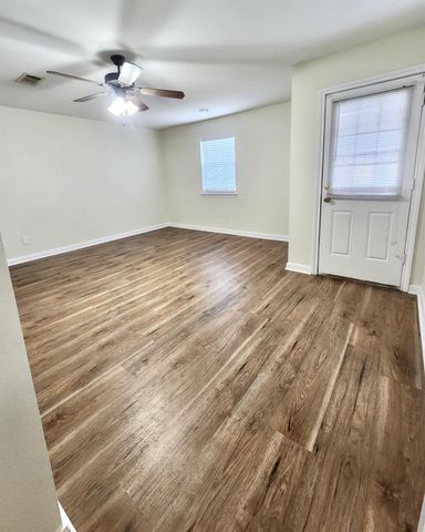 11899 Algonquin Drive 5, Houston, TX 77089