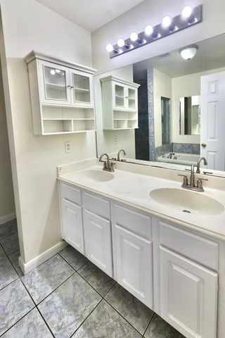 11899 Algonquin Drive 5, Houston, TX 77089