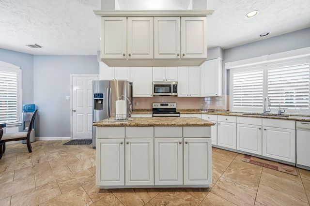 531 W North Hill Drive, Spring, TX 77388