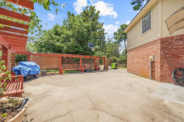 531 W North Hill Drive, Spring, TX 77388