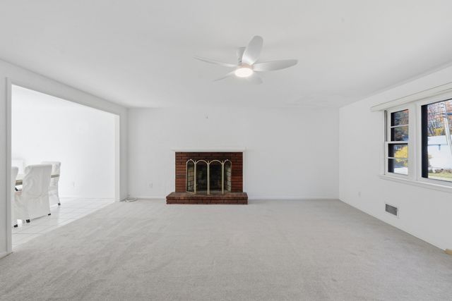 4 Angelica Dr., Framingham, MA 01701