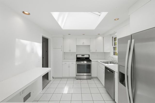 4 Angelica Dr., Framingham, MA 01701