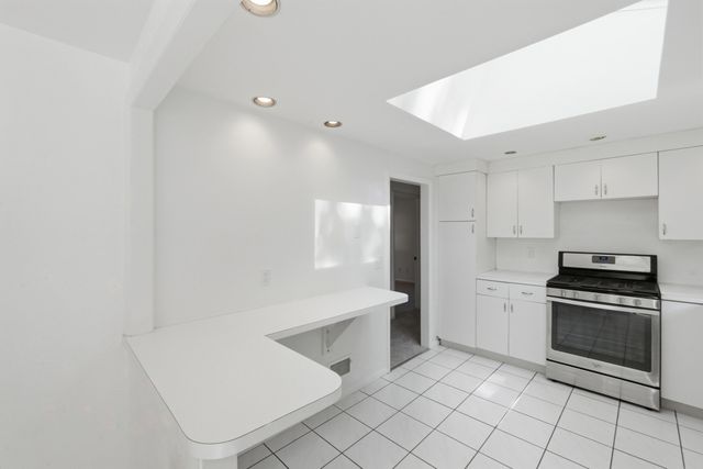 4 Angelica Dr., Framingham, MA 01701