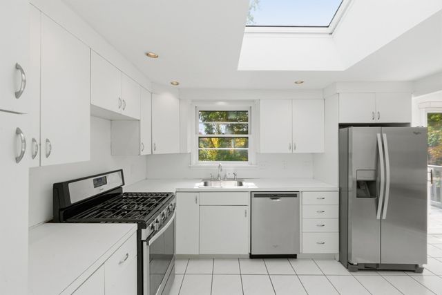 4 Angelica Dr., Framingham, MA 01701