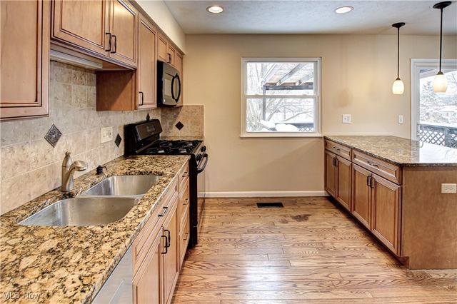 3258 Van Buren Drive, Brunswick, OH 44212