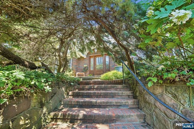 157 Sussex Road, Tenafly, NJ 07670