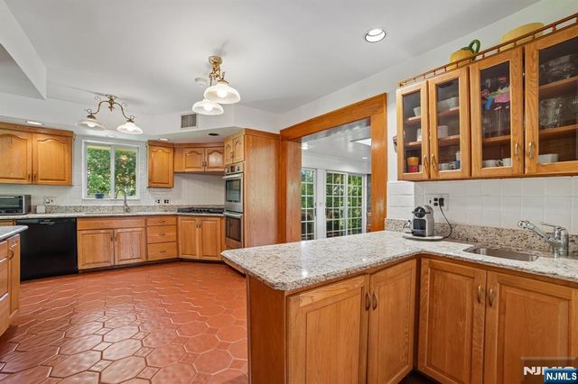 157 Sussex Road, Tenafly, NJ 07670