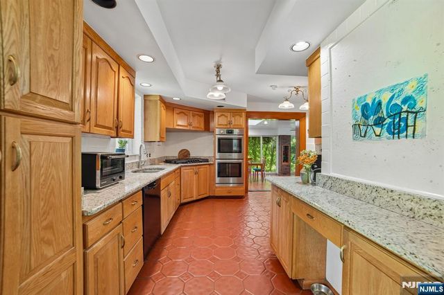 157 Sussex Road, Tenafly, NJ 07670