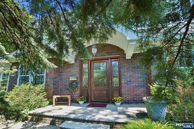 157 Sussex Road, Tenafly, NJ 07670