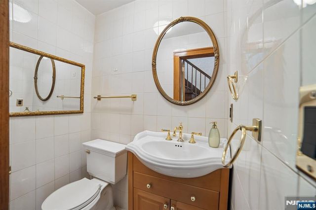157 Sussex Road, Tenafly, NJ 07670