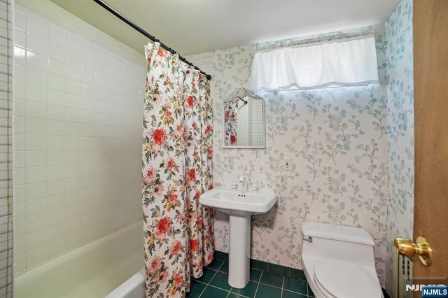 157 Sussex Road, Tenafly, NJ 07670