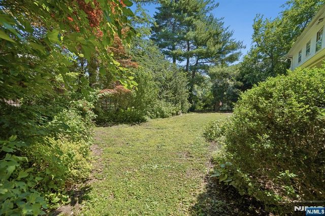 157 Sussex Road, Tenafly, NJ 07670