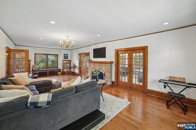 157 Sussex Road, Tenafly, NJ 07670
