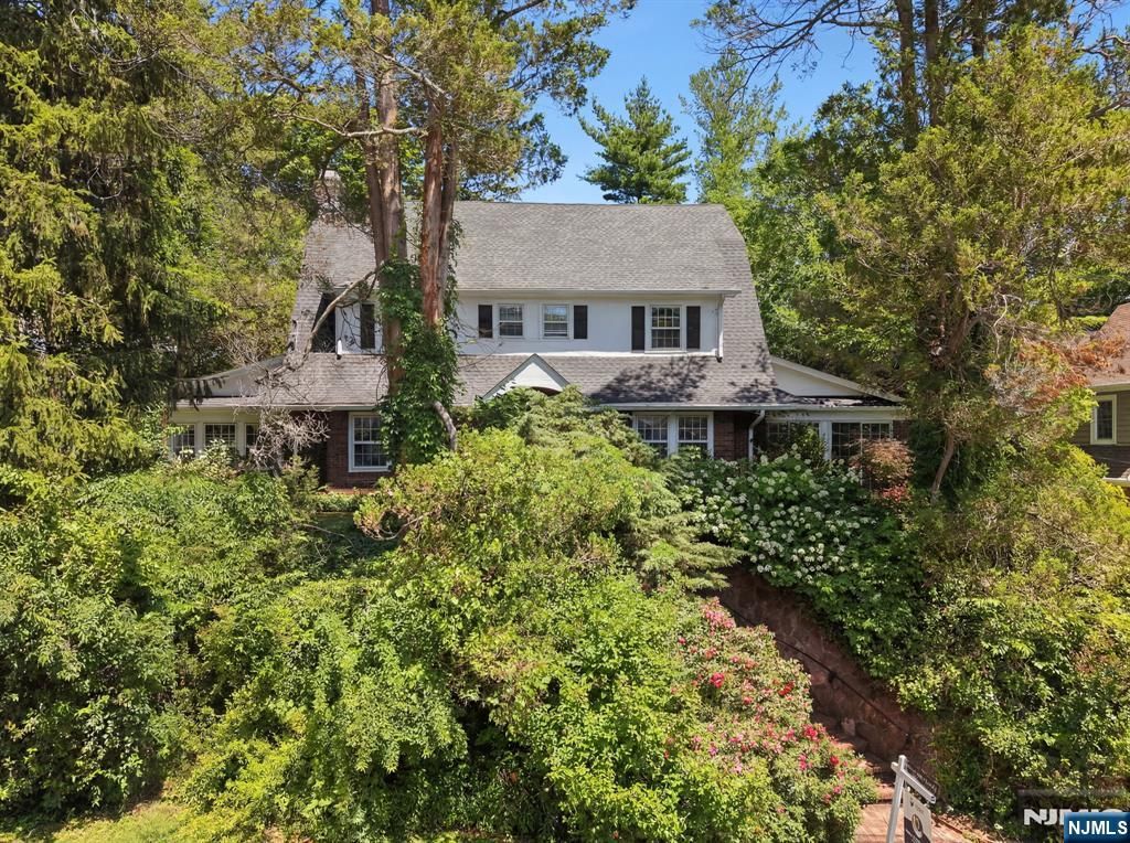157 Sussex Road, Tenafly, NJ 07670