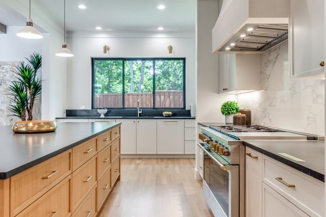 1622 Old Gate Lane, Dallas, TX 75218