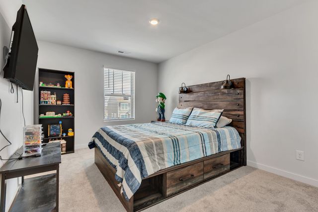 2736 Fordham St, Columbia, TN 38401