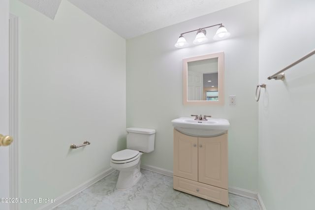 4702 Chenoweth Run Rd, Louisville, KY 40299