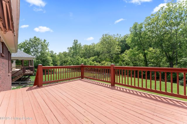 4702 Chenoweth Run Rd, Louisville, KY 40299