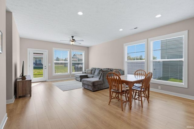 9845 Monte Way, Newburgh, IN 47630