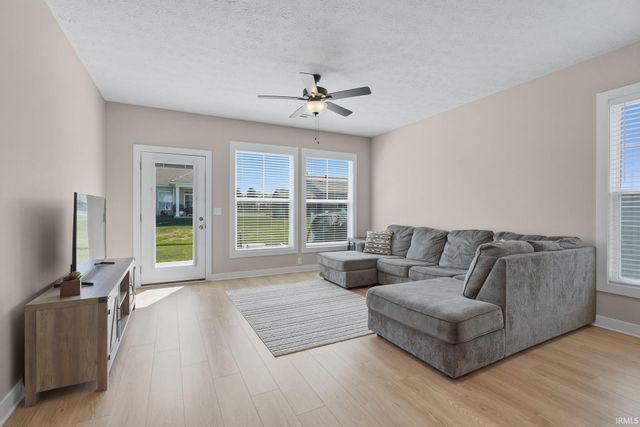 9845 Monte Way, Newburgh, IN 47630