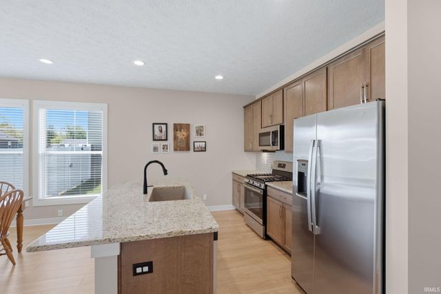 9845 Monte Way, Newburgh, IN 47630