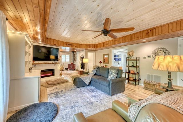 710 Town Mountain Road, Hayesville, NC 28904