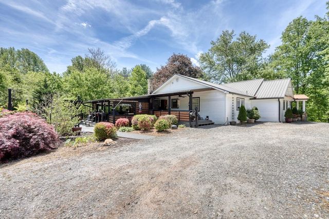 710 Town Mountain Road, Hayesville, NC 28904