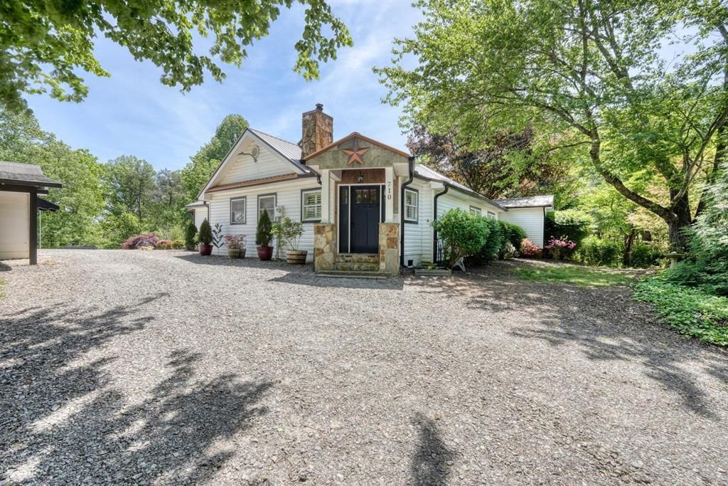 710 Town Mountain Road, Hayesville, NC 28904