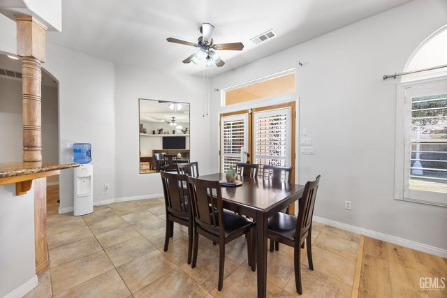 5307 Glacier Springs Drive, Bakersfield, CA 93313