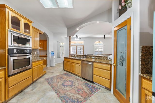 5307 Glacier Springs Drive, Bakersfield, CA 93313
