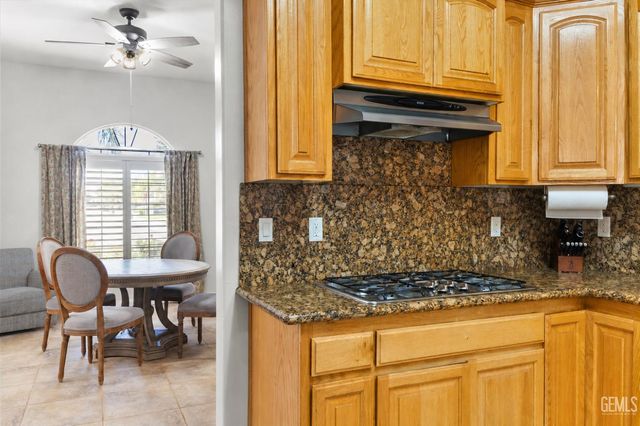 5307 Glacier Springs Drive, Bakersfield, CA 93313