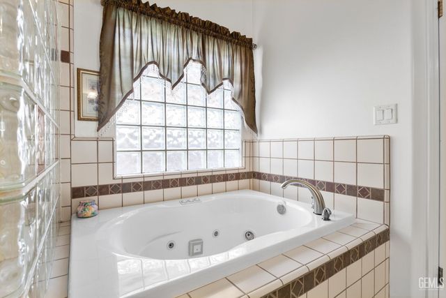 5307 Glacier Springs Drive, Bakersfield, CA 93313