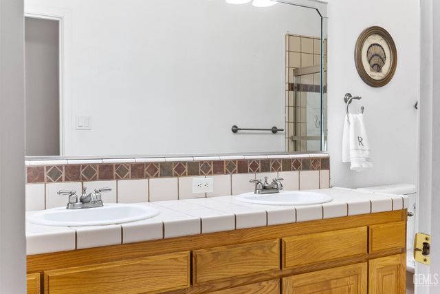 5307 Glacier Springs Drive, Bakersfield, CA 93313