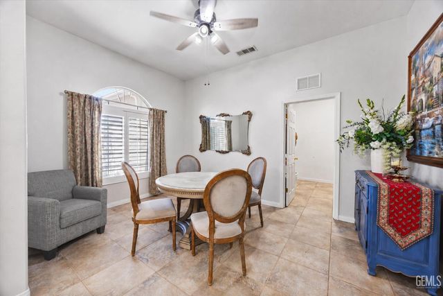 5307 Glacier Springs Drive, Bakersfield, CA 93313