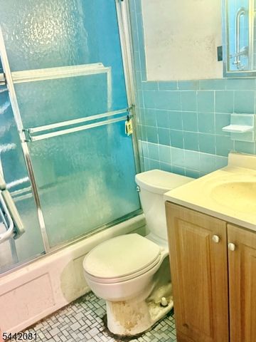 72 Hanford St, Newark City, NJ 07114