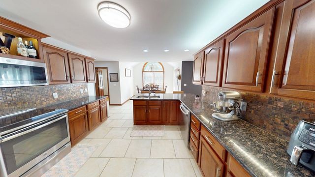 136 Glenwood Lane, Hurricane, WV 25526