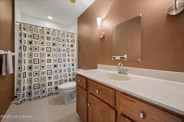 10339 Shelbyville Rd, Louisville, KY 40023