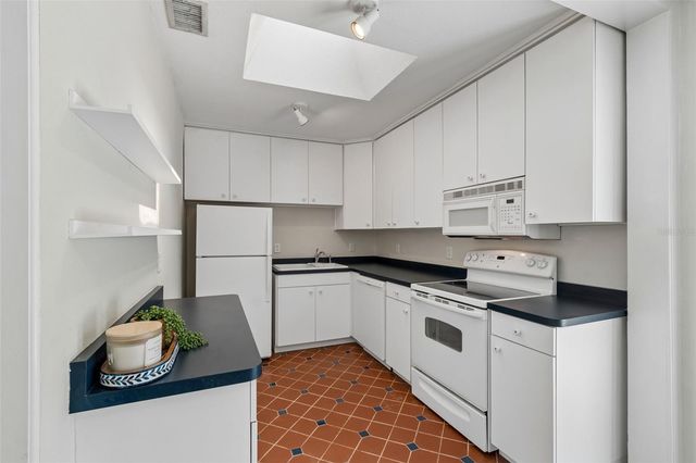 2805 S MANHATTAN AVENUE, Tampa, FL 33629