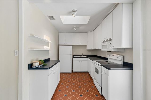 2805 S MANHATTAN AVENUE, Tampa, FL 33629